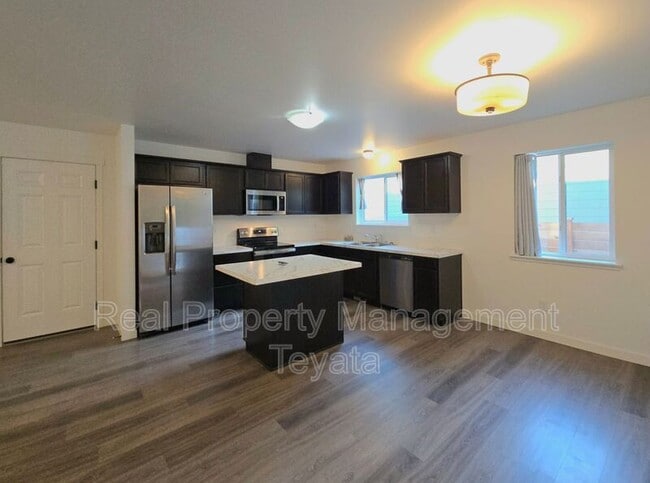 Building Photo - 6270 Fernridge Dr