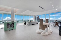 Building Photo - 100 South Pointe Dr