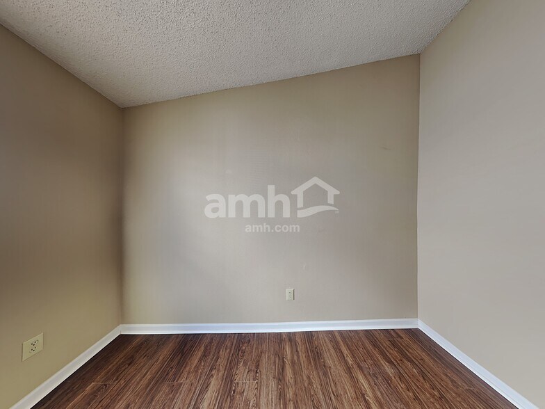 Building Photo - 8036 Whistlewood Dr