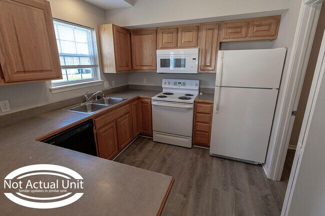 Building Photo - 5000 Derby Ridge Dr