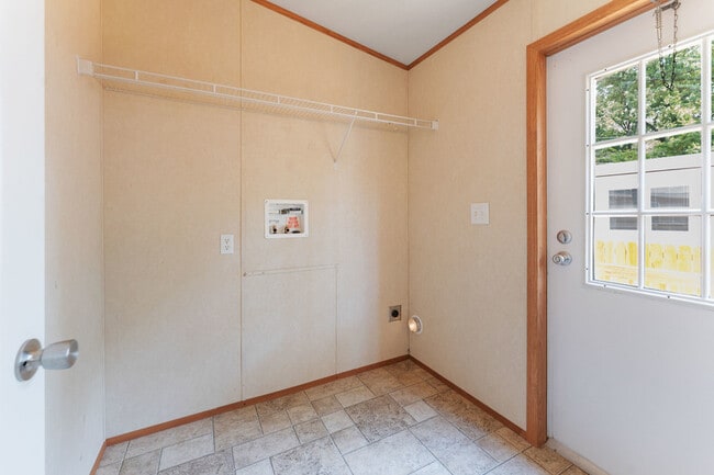 Building Photo - 202 Wild Flower Dr