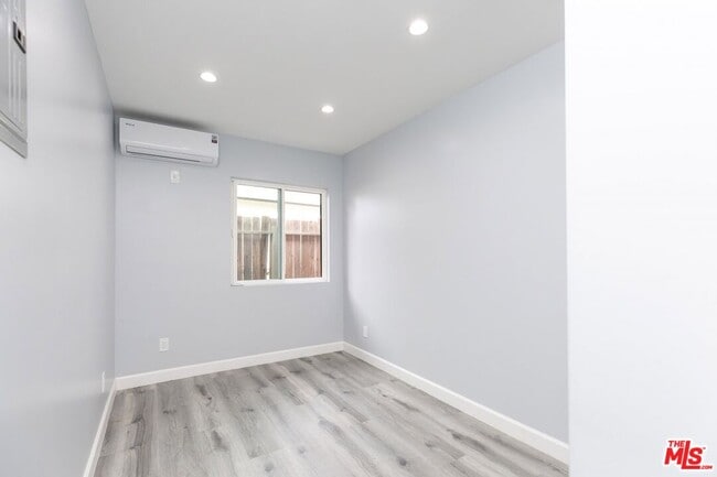 Building Photo - 7420 Vanalden Ave