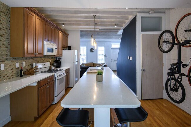 Building Photo - 2028 Webster St