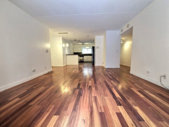 Building Photo - 8710 W Evelyn Ln