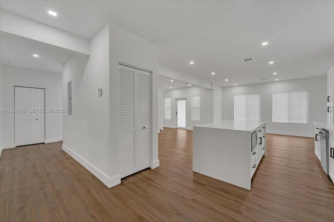 Building Photo - 1733 NW 16th St