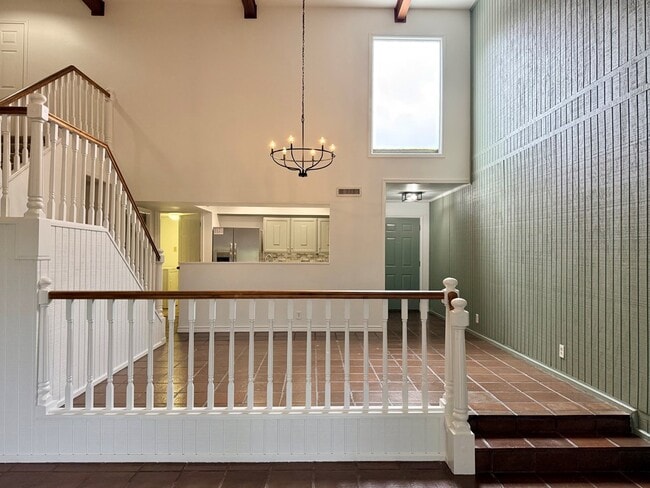 Building Photo - 511 Fairway Dr