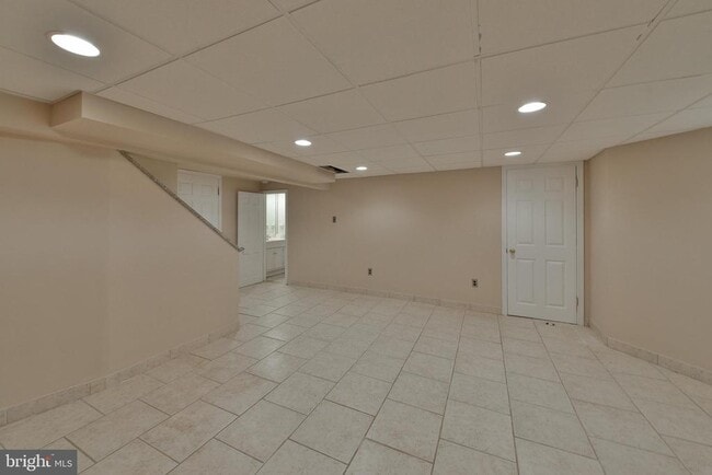 Building Photo - 27 Bysher Ave