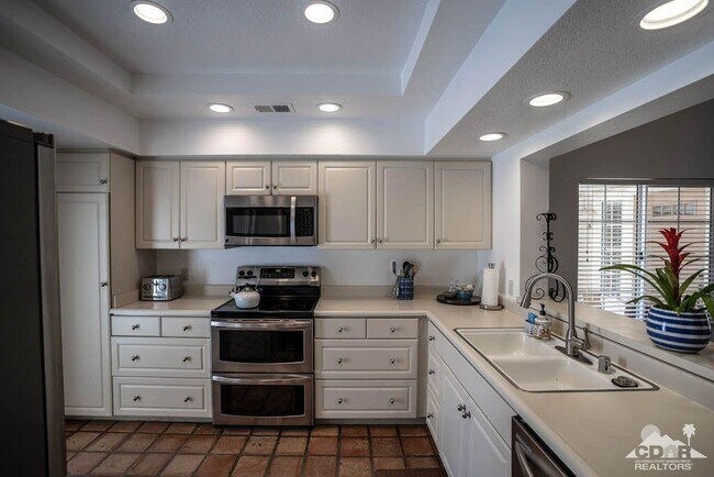 Building Photo - 252 Desert Falls Dr E