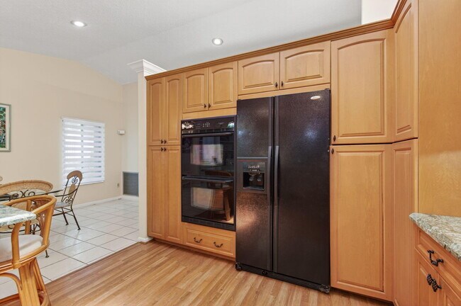 Building Photo - 2925 Riviera Dr