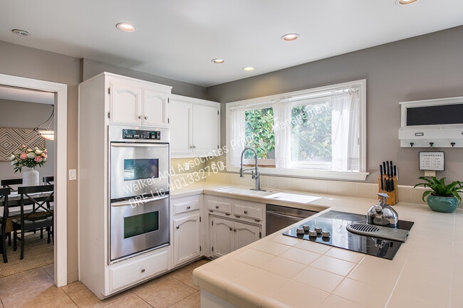 Building Photo - 1062 Foxenwood Dr