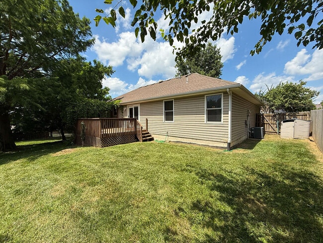 Building Photo - 1302 Look Out Ct