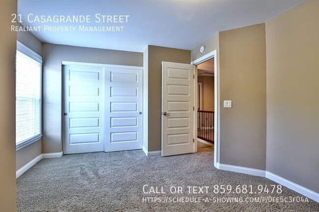 Building Photo - 21 Casagrande St