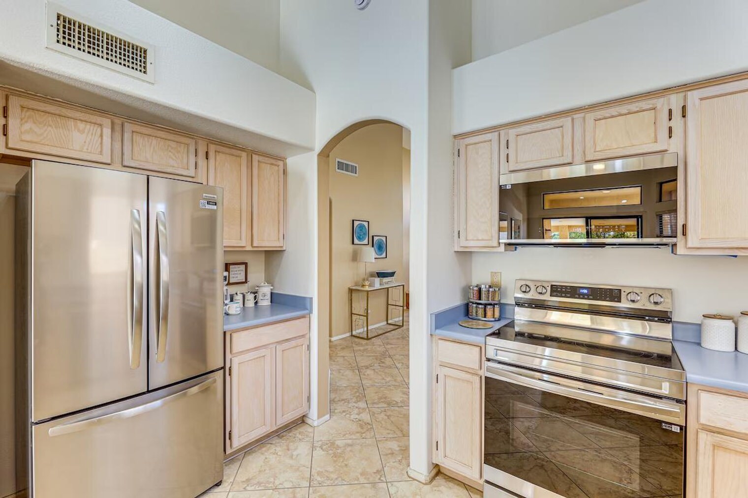 Building Photo - 253 E Vaughn Ave