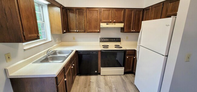 Building Photo - Lenoir City, 37772 - 2 Bedroom, 2 Full Bath, 1,000 square foot One-Level Condo SHORT TERM LEASE O...