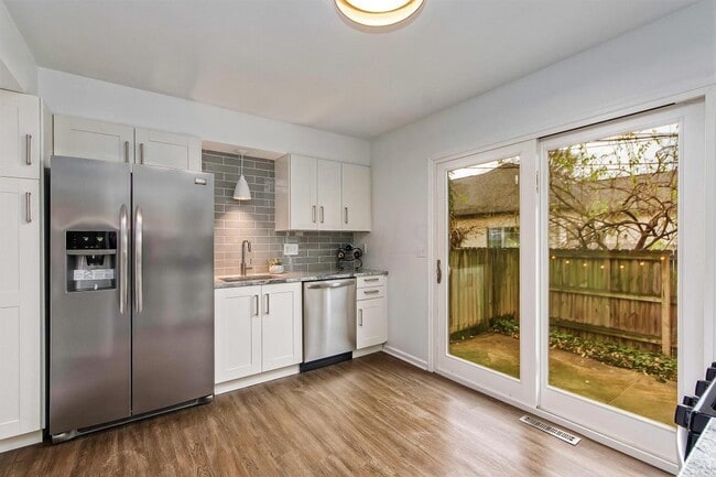 Building Photo - 361 E North St