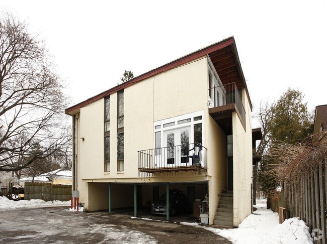 Building Photo - 1015 W Huron St