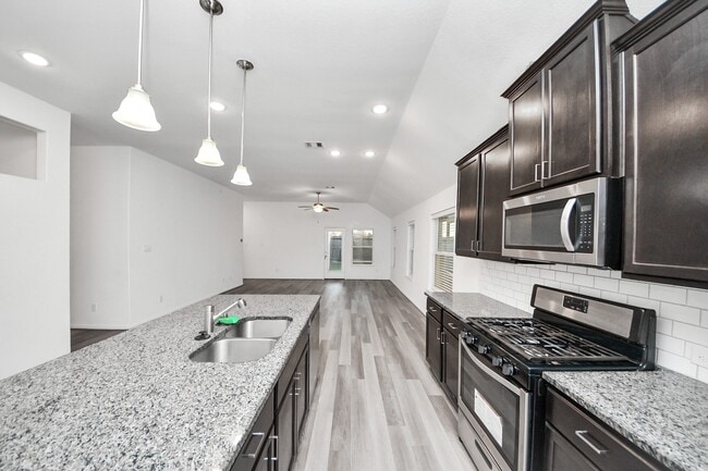 Building Photo - 5827 Northern Rose Ln