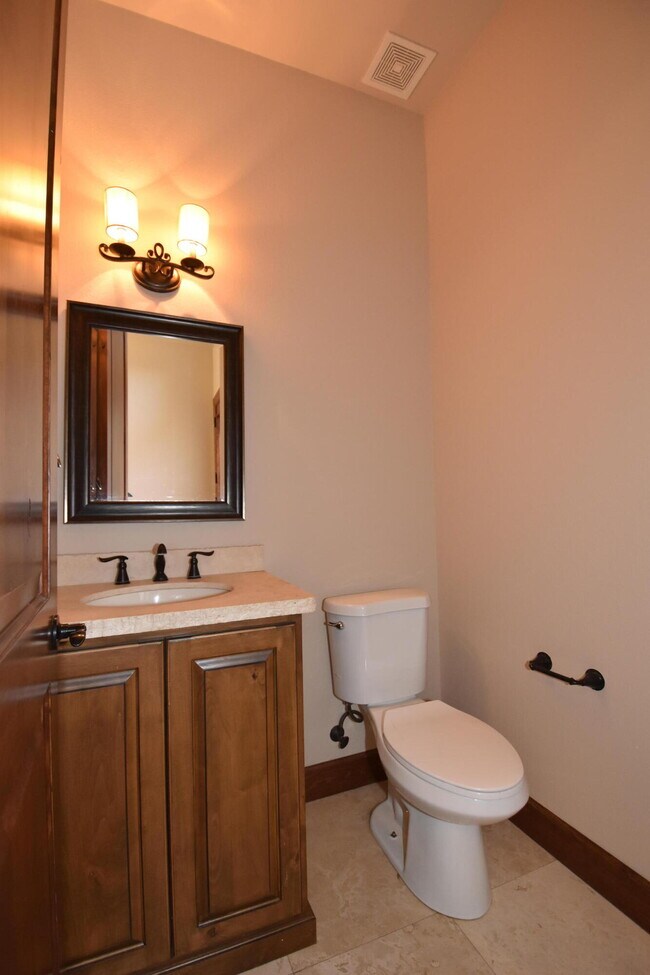 Building Photo - 6264 Wildwood Ct