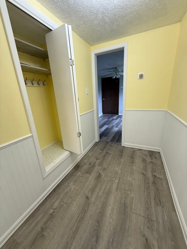 Building Photo - Adorable 1 bedroom cottage style home