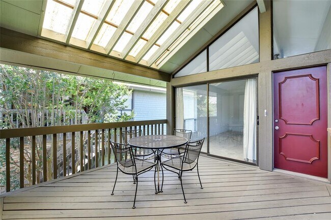 Building Photo - 7122 Wood Hollow Dr