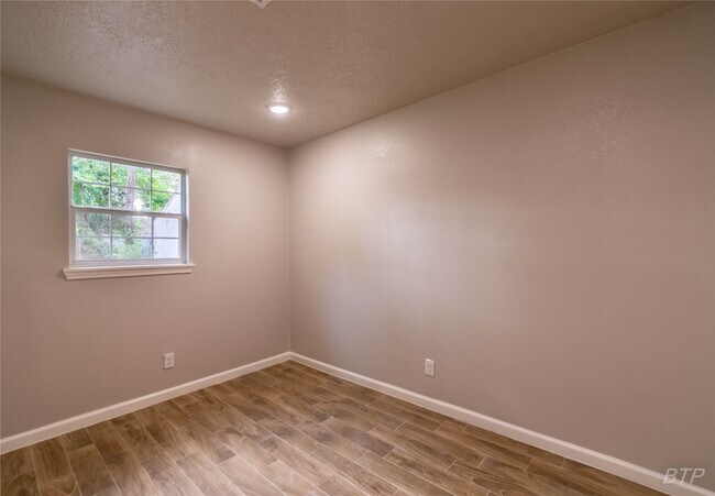 Building Photo - 3818 Blodgett St