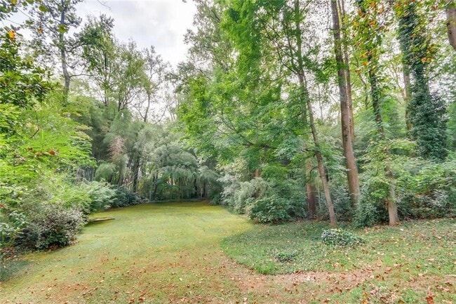 Building Photo - 1719 Ridgewood Dr NE