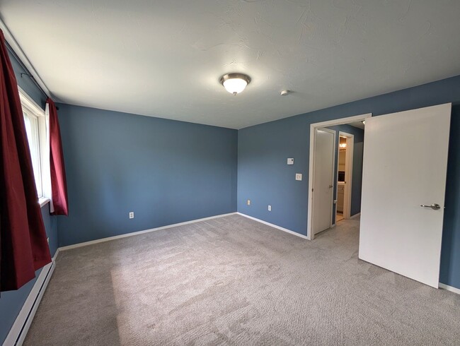 Building Photo - Valley Townhome, 3BD/1.5BA, Fully Fenced Y...