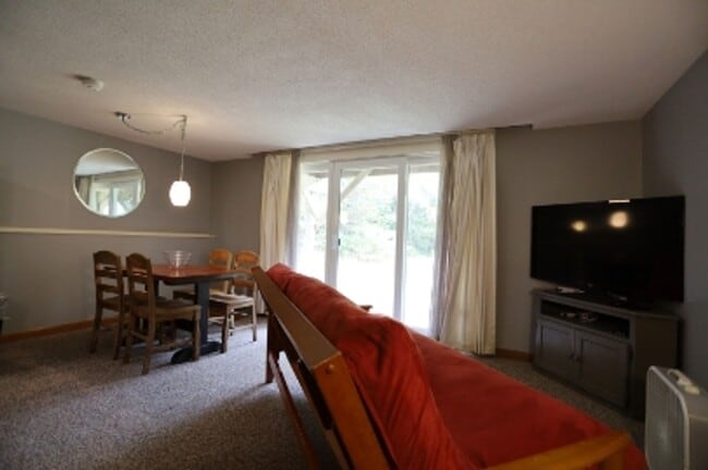 Building Photo - 52 Orris Rd