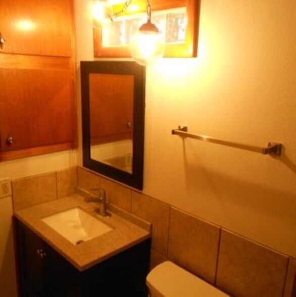 Building Photo - 112 E Dean Ave