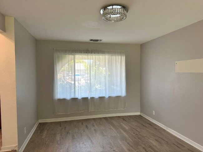 Building Photo - Spacious 4-Bedroom Home with Solar in Prim...