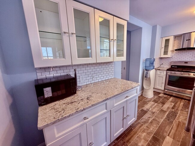 Building Photo - 2+ BED/1.5 BA Solid HOUSE in great East Passyunk/LOMO location w/ Central AC-HARDWOOD Flooring-WA...