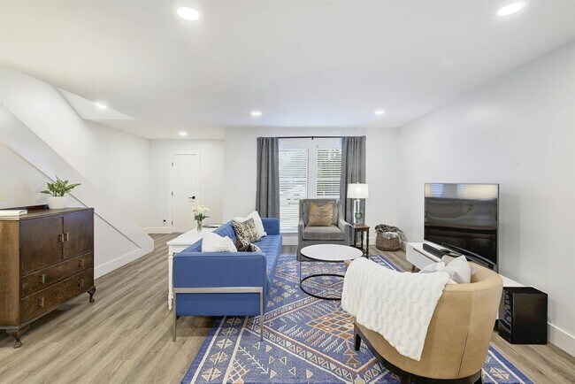 Building Photo - 702 Castle Ridge Rd