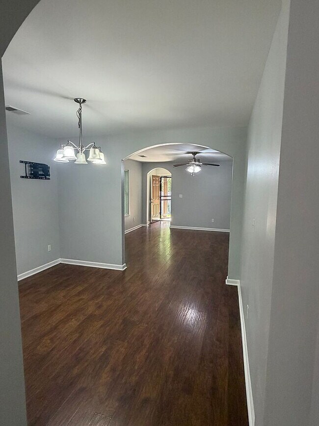 Building Photo - Single Family Home