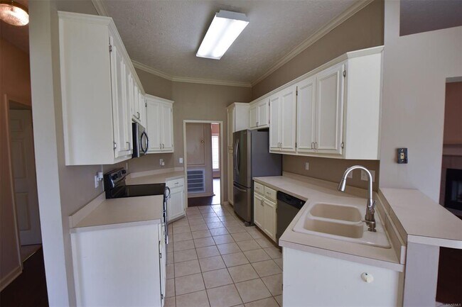 Building Photo - 1691 Rambling Brook Ln