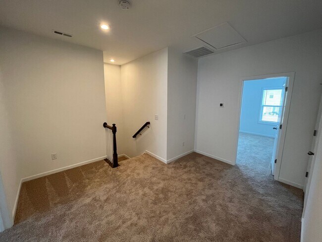 Building Photo - **OFFERING RENT PROMOTION FOR FIRST 6 MONTHS, REFUNDABLE APPLICATION FEES & $100 MOVE IN PROMOTIO...