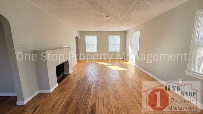 Building Photo - Beautiful 3 Bedroom 2 Bathroom in Kansas City