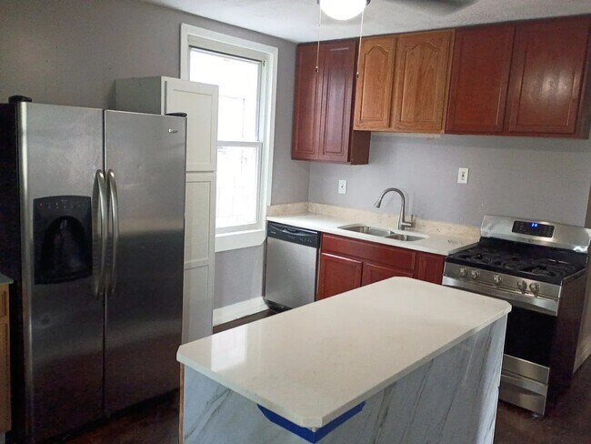 Building Photo - 1268 W 71st St