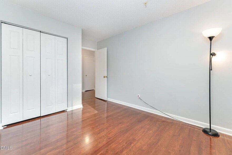 Building Photo - Room in Townhome on Sandy Creek Dr