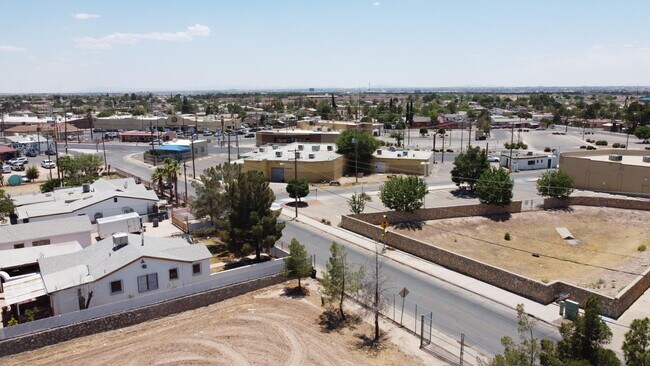 Building Photo - 8903 Old County Dr