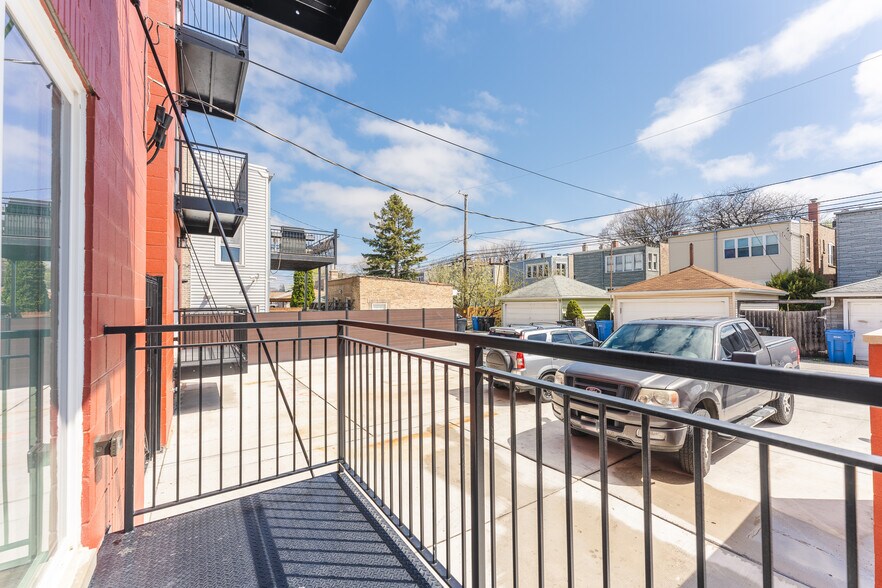 Building Photo - 3329 N Avers Ave