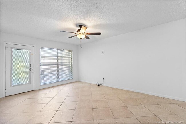 Building Photo - 2118 SE Edler Dr