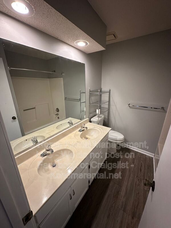 Building Photo - 35 Cherry St