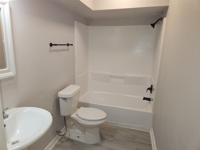Building Photo - 22127 Elsinore Dr