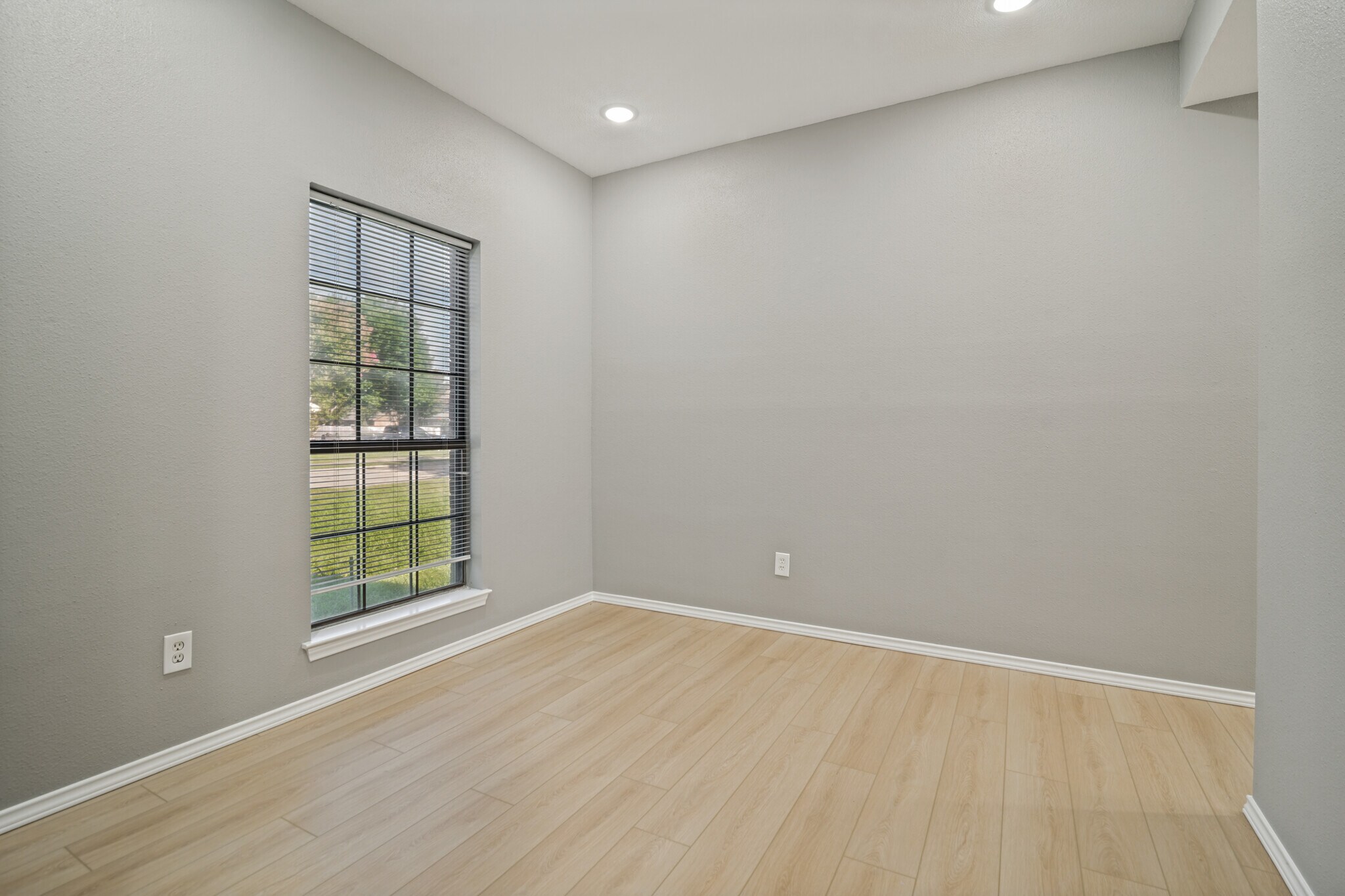 Dining/Living Room - 2700 Cornell Dr