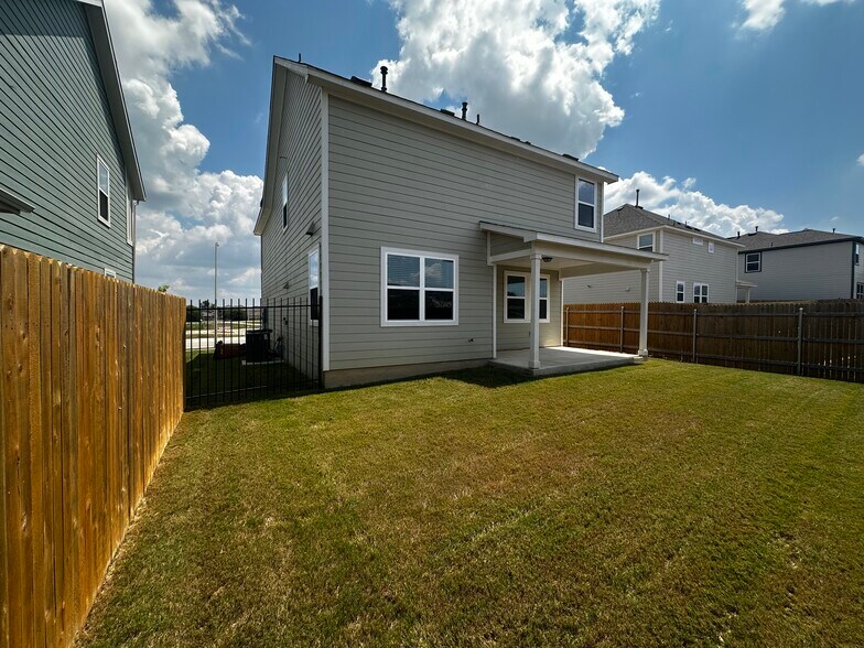 Building Photo - 13520 Long Island Dr