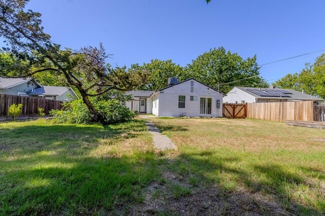Building Photo - 1842 Princeton Ave