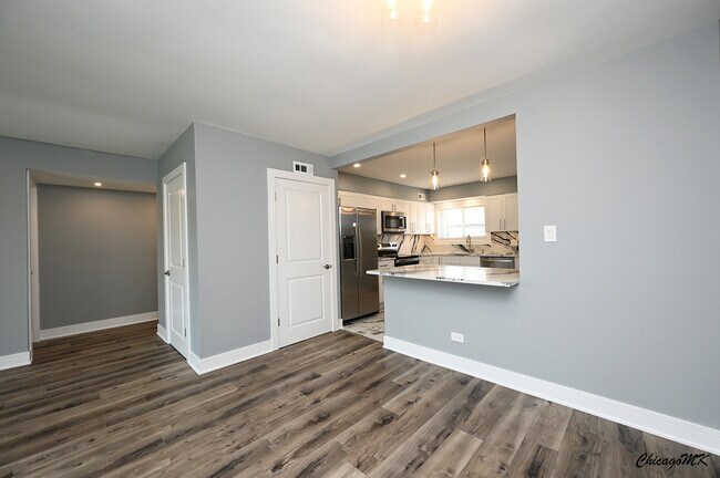 Building Photo - 9381 Bay Colony Dr