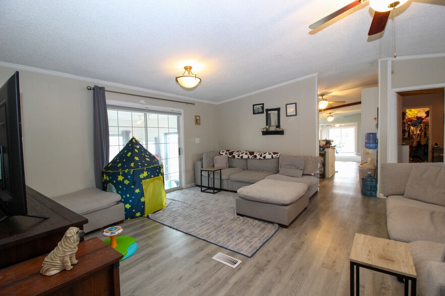 Great Room - 17765 County Route 59