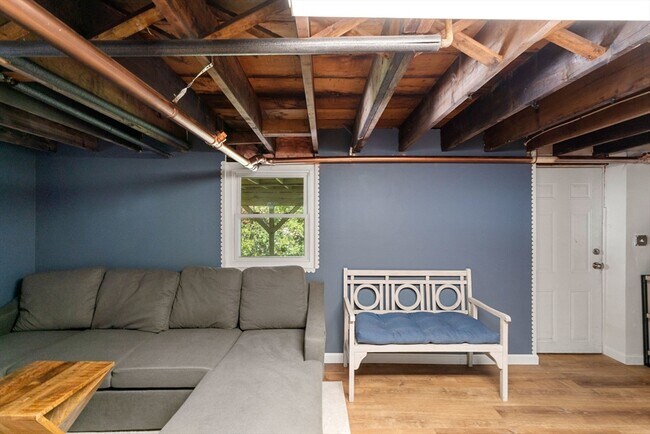 Building Photo - 203 Linwood St