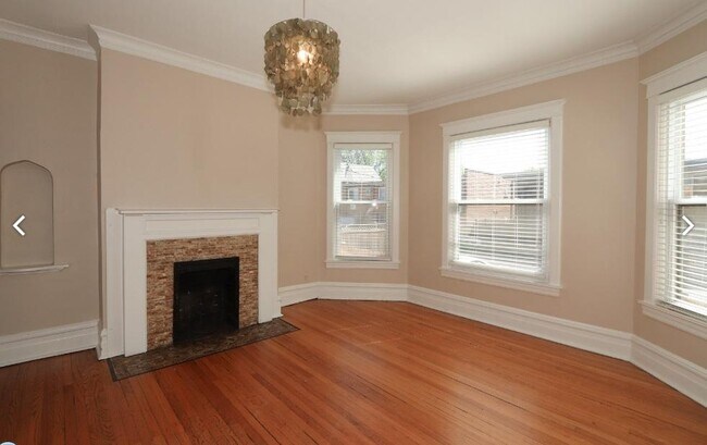 Building Photo - 916 Pleasant St